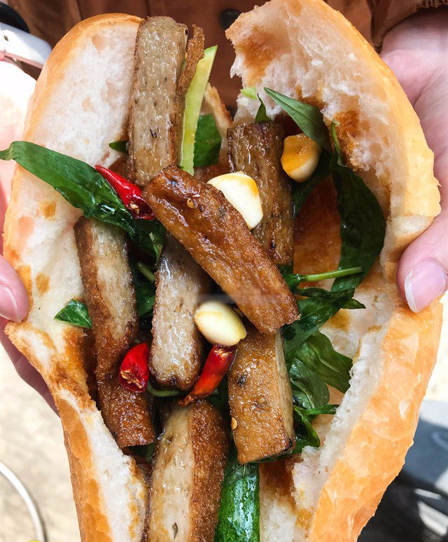 Cách làm nước sốt bánh mì chả cá nha trang 8 banh mi nha trang 7