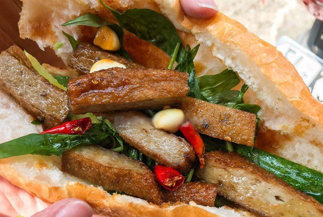 Cách làm nước sốt bánh mì chả cá nha trang 14 banh mi nha trang 8